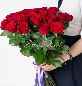 25 красных роз «Бордо»