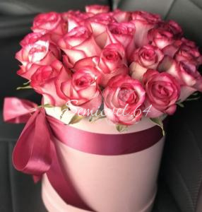 Розовые розы в коробке 17шт